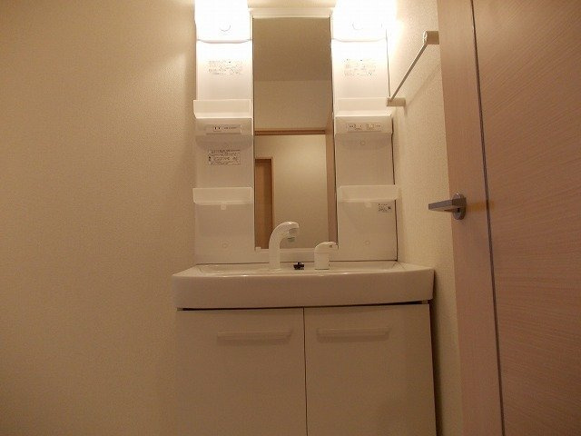 グラシアスの独立洗面台|広い洗面スペース