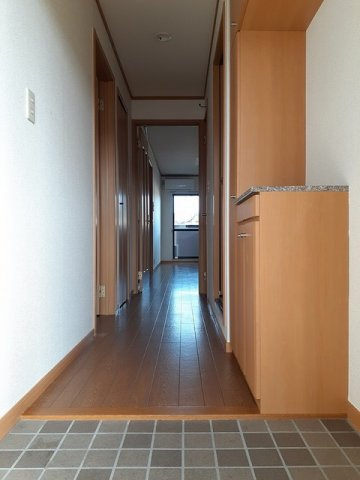 サンライズⅢの玄関|収納もある玄関です