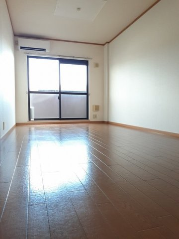 サンライズⅢの居間・リビング|ゆったりとしたリビングです