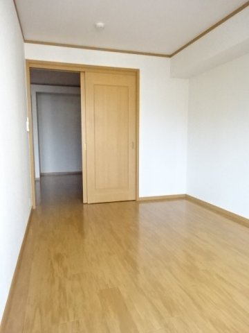 シャルマンＡの居間・リビング|こちらの居間で趣味の時間をお楽しみください