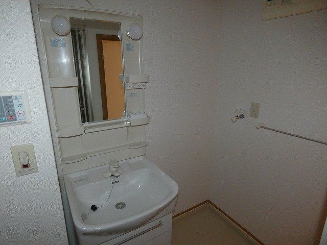 シャルマンＡの独立洗面台|脱衣スペースもあります