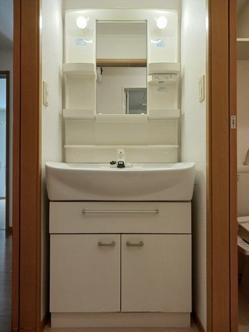 パール　メゾン　Ⅱの独立洗面台|ゆったりとスペースのある洗面所