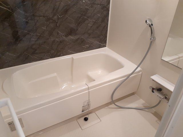 ブライト　コート　Ｃの浴室|落ち着いた空間のお風呂です