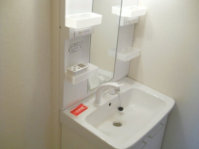 アーバンコートＤの独立洗面台|コンパクトで使いやすい洗面所