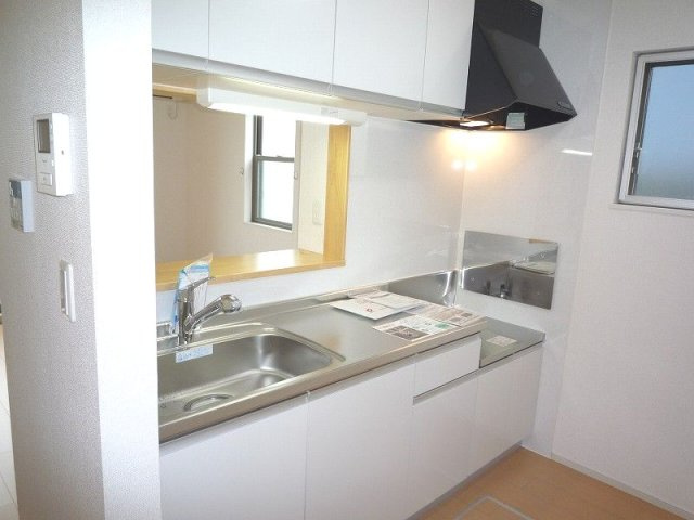 アーバンコートＤのキッチン|コンパクトなキッチンで掃除もラクラク