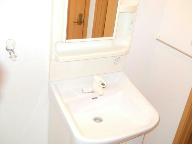 ラ・ボンヌ・シャンス．Ⅱの独立洗面台|使いやすい洗面所です