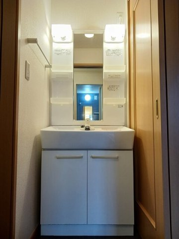 サングレイス　Ⅰの独立洗面台|広い洗面スペース