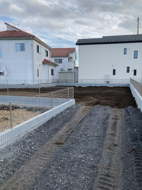 リーブルガーデン  小美玉市羽鳥　13期　2の前面道路含む現地写真|4月完成予定です。同メーカー完成物件の内覧、気になる他の物件と合わせての現地ご案内も可能です。HPから、またお電話でも、お気軽にお問い合わせください。