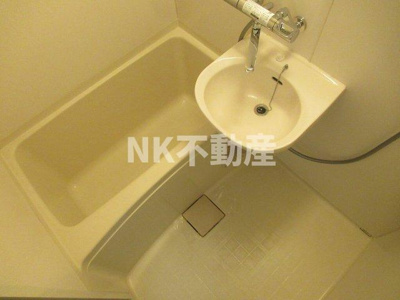 【浴室】 | フルール五百石（八戸ノ里賃貸） | お風呂で日々の疲れを落としましょう