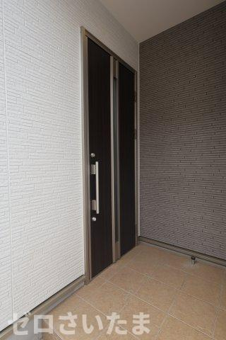 《仲介手数料無料》練馬区大泉学園町３丁目23-19新築一戸建てTerrechezの玄関