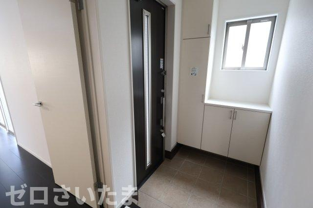 《仲介手数料無料》練馬区大泉学園町３丁目23-19新築一戸建てTerrechezの玄関