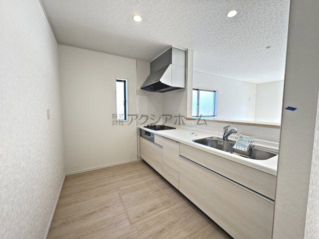 入間市大字下藤沢・全13棟　新築一戸建　5号棟のキッチン|家事動線のよい対面キッチン