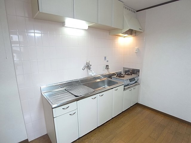 久保町7丁目貸家のキッチン|2口コンロ設置のガスキッチン