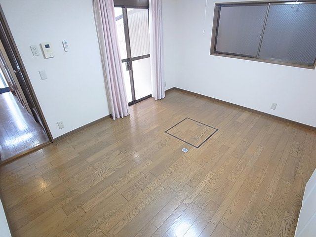 久保町7丁目貸家の内装|リビングスペース使い勝手の良い大きさです