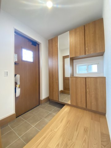 【玄関】 | 中央区出水5丁目B棟