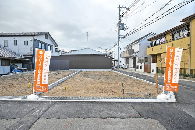 西宮市鳴尾町2丁目新築一戸建て│3LDK+駐車1台可の外観|阪神「鳴尾・武庫川女子大前」駅徒歩9分の便利な立地の2区画分譲開始です。駅徒歩圏内の利便性と閑静な住宅地の佇まいをぜひ現地で体感してみてください。