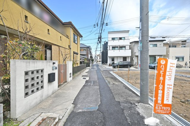 西宮市鳴尾町2丁目新築一戸建て│3LDK+駐車1台可の前面道路含む現地写真|西側前面道路、幅員約4ｍ