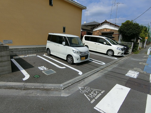 フォンターナ・カーロの駐車場