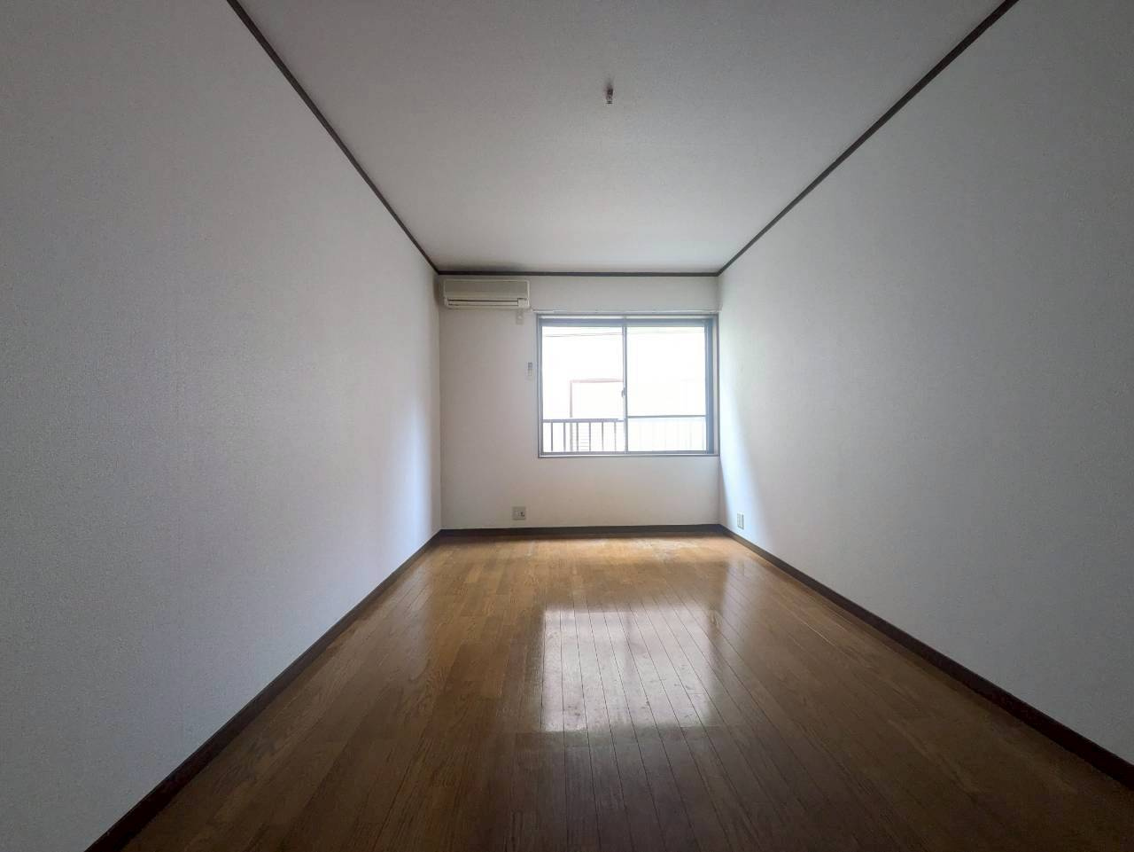 モンターニュの居間・リビング|別室参考写真です。