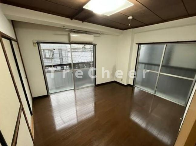 丸要ビルの居間・リビング