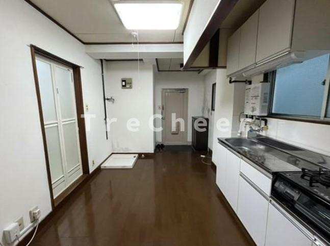 丸要ビルの玄関