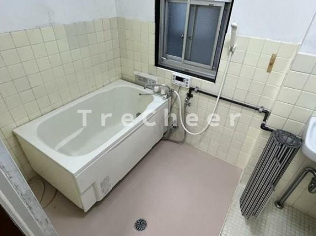 丸要ビルの浴室