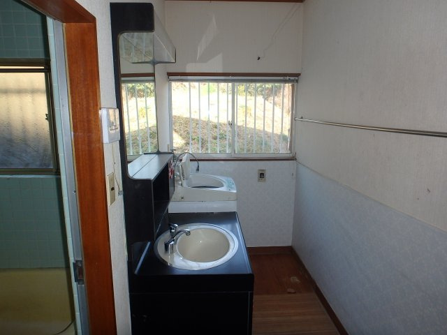 K0186H　河津町見高中古住宅の洗面所