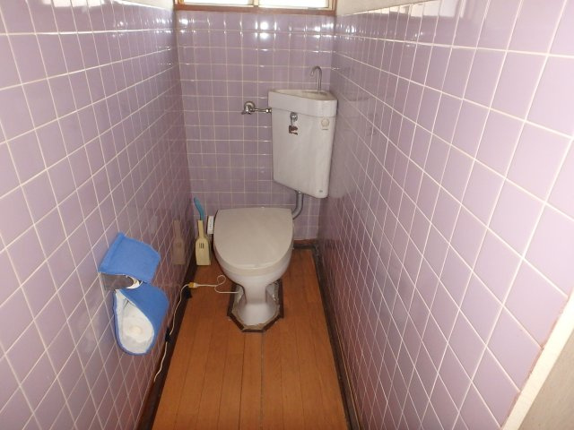 K0186H　河津町見高中古住宅のトイレ