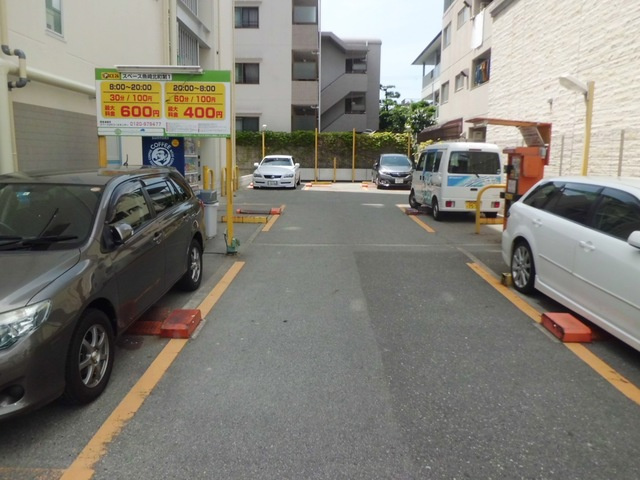コートベルフラワーの駐車場