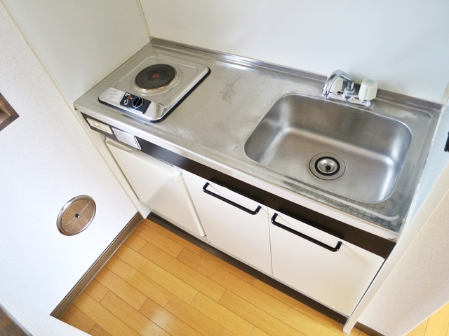 カーサ稲垣のキッチン|電気コンロ設置済みのキッチンです♪