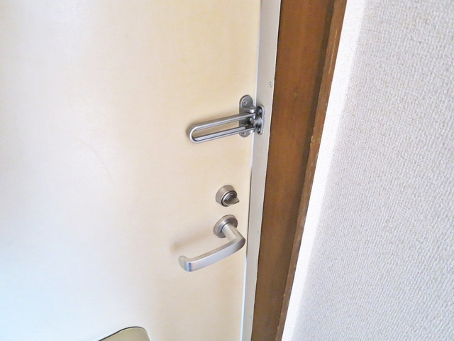 カーサ稲垣の玄関|しっかりとした玄関ドア！