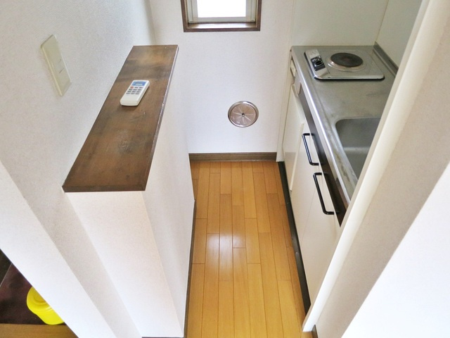 カーサ稲垣のキッチン|窓付きのキッチンスペースです♪