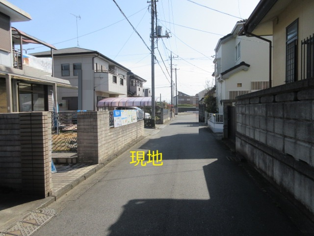 中古戸建　熊谷市玉井1973-352（期間限定現況販売）の前面道路含む現地写真