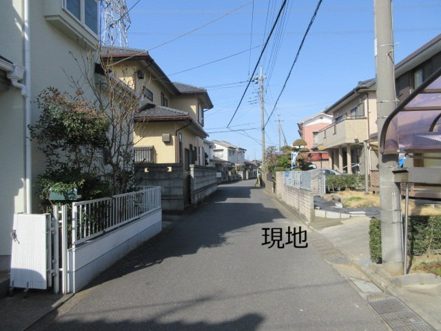 中古戸建　熊谷市玉井1973-352（期間限定現況販売）の前面道路含む現地写真