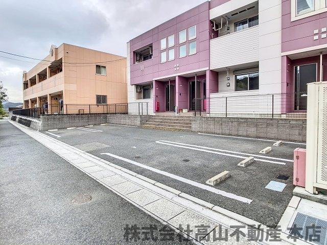 ヴァリオス・ステイツの駐車場