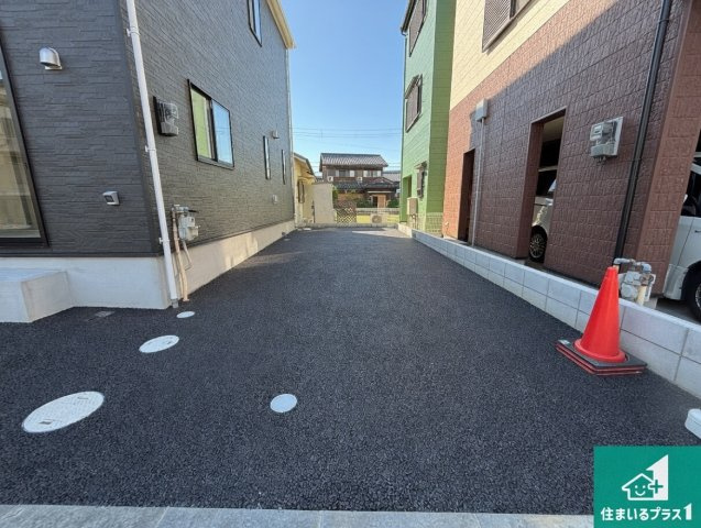 高槻市唐崎中　第3期　新築一戸建ての駐車場|駐車スペース！散水栓があるので、こまめに愛車を洗えます！