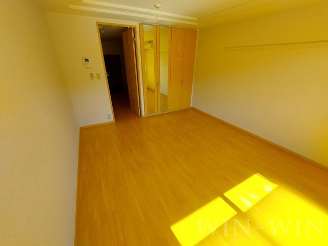 エルヴェ東小向Ⅰの居間・リビング