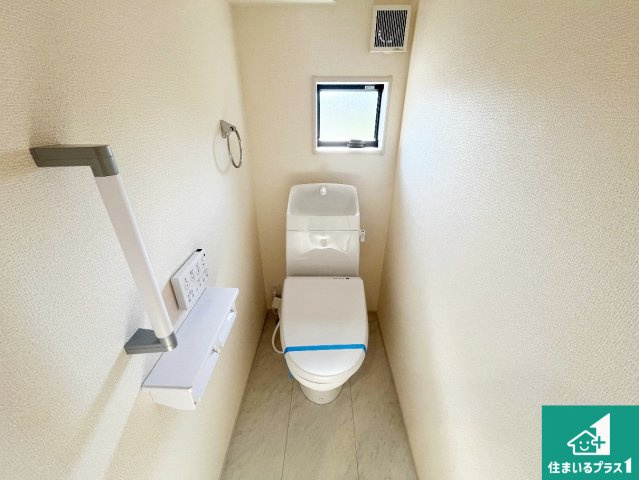 揖保郡太子町佐用岡　新築一戸建てのトイレ|1・2階の2ヶ所にあるので、朝の忙しい時間の順番待ちもなく、深夜の利用にも大変便利です。