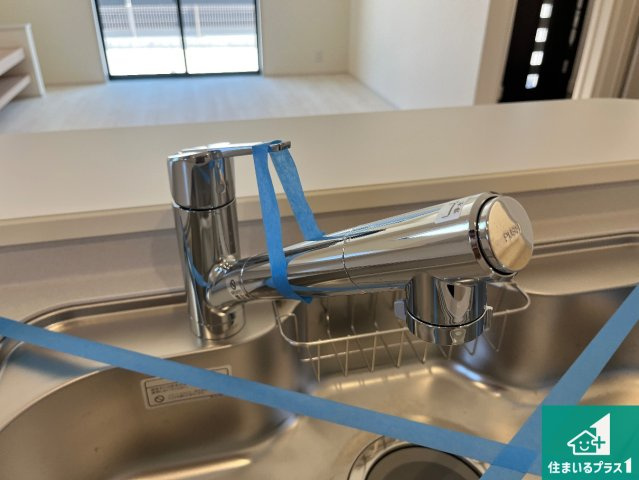 揖保郡太子町佐用岡　新築一戸建ての設備|浄水器を内蔵！炊飯時、お茶を作る時に安心してお水を使えます！お湯と冷水、浄水と原水、シャワーの切替えもワンタッチです！