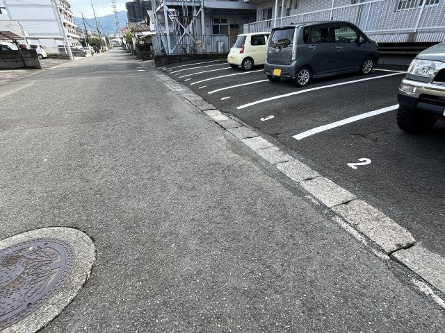 ニューMKハイツの駐車場