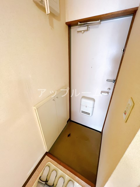 コーポアスナロの玄関