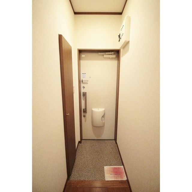 アムール 久々田 の玄関