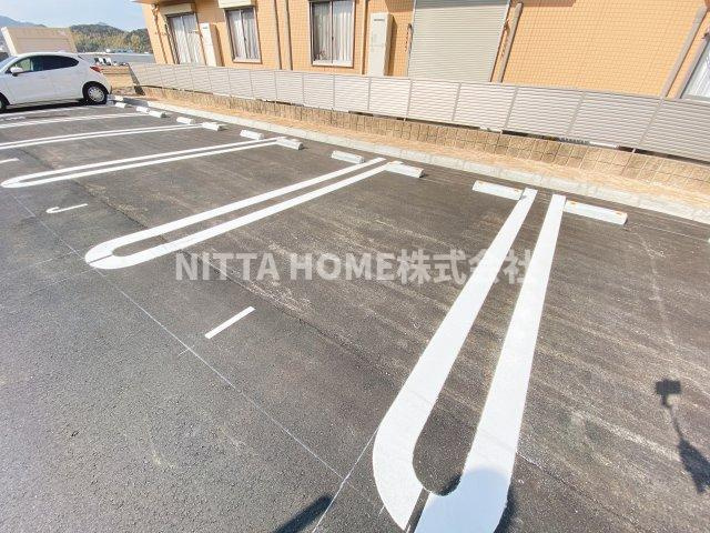 丹波市柏原町柏原のアパートの駐車場|敷地内に駐車場も完備！