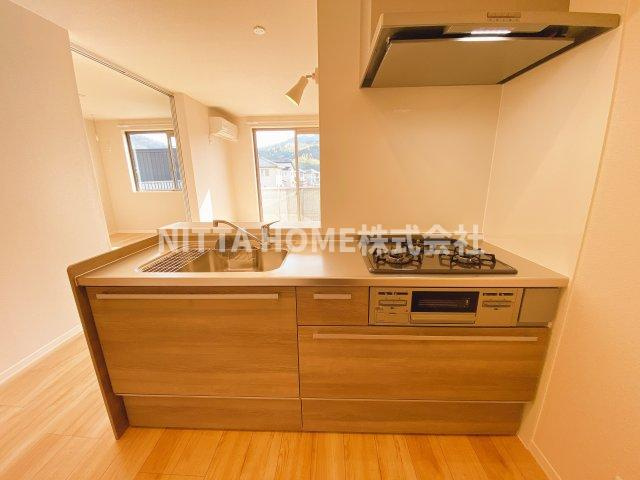 丹波市柏原町柏原のアパートのキッチン|キッチンは人気の対面型キッチンです◎