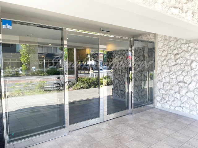 リヴシティ横濱関内弐番館のエントランス|高級感のあるエントランス♪