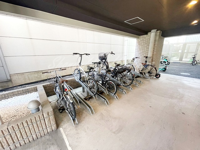 リヴシティ横濱関内弐番館のその他共用部分|屋根付き駐輪スペース有り♪