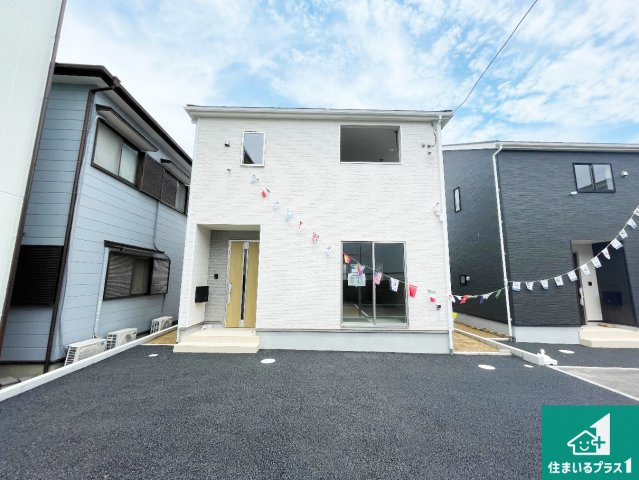 高槻市唐崎中　第3期　新築一戸建ての外観|安心の10年保証！外観を美しく保ち、雨水で汚れを落とします！気になることがありましたら、お気軽にお問い合わせください！