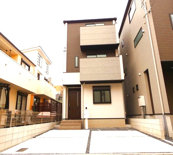 北区柳原一丁目１５戸建の駐車場