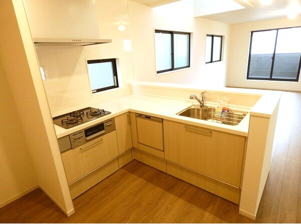 北区柳原一丁目１５戸建のキッチン