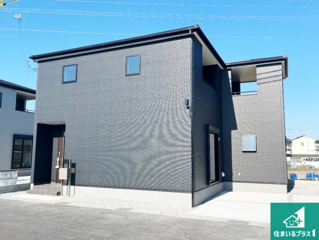 揖保郡太子町佐用岡　新築一戸建ての外観|周辺は落ち着いた街並みの住宅地！子育てがしやすい住環境です！まだ未完成ですが、現地でしかわからない事もございます。是非一度ご覧ください。
